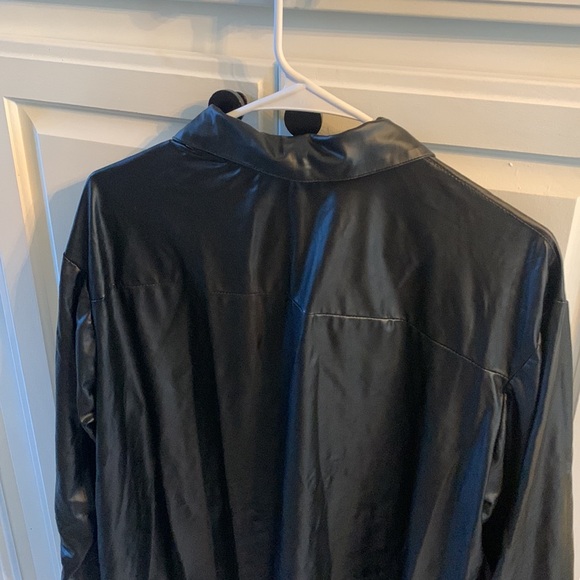 New Look women’s black wet look button up shirt size 1X - Picture 3 of 3